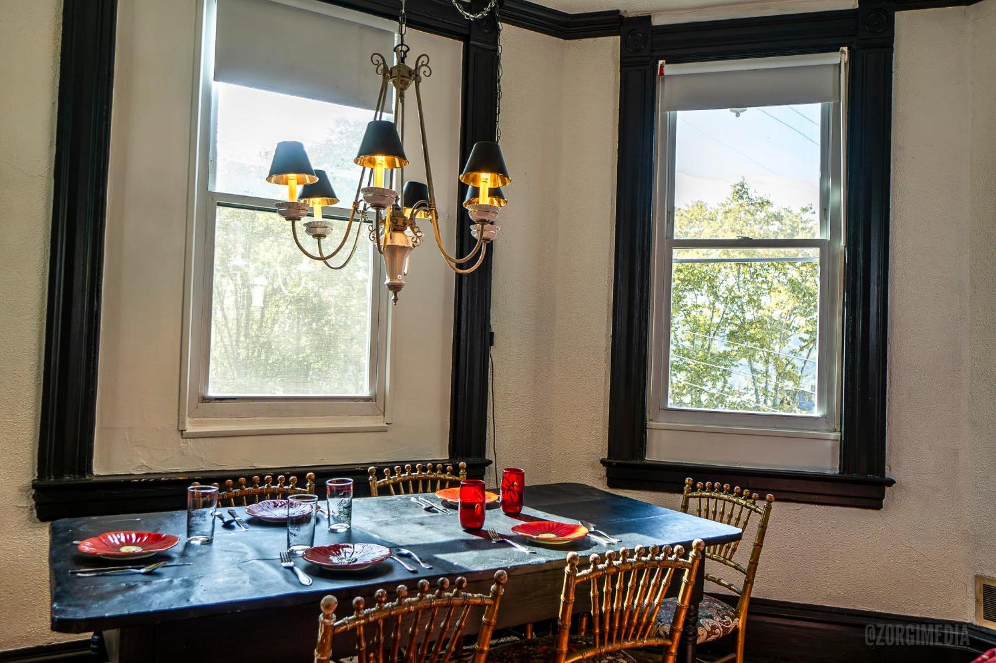 Parkside Paradise Elegant Victorian Just Steps From The Park Appartamento Homestead