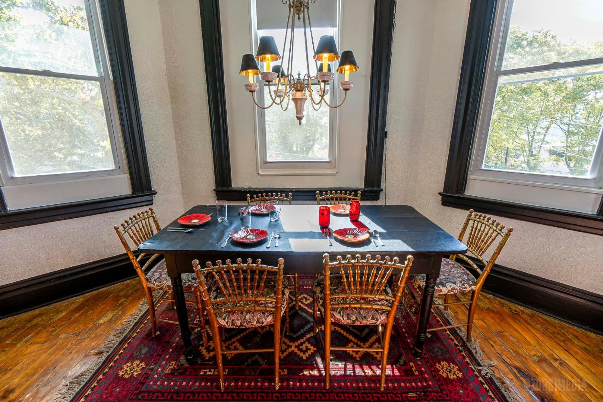Parkside Paradise Elegant Victorian Just Steps From The Park *