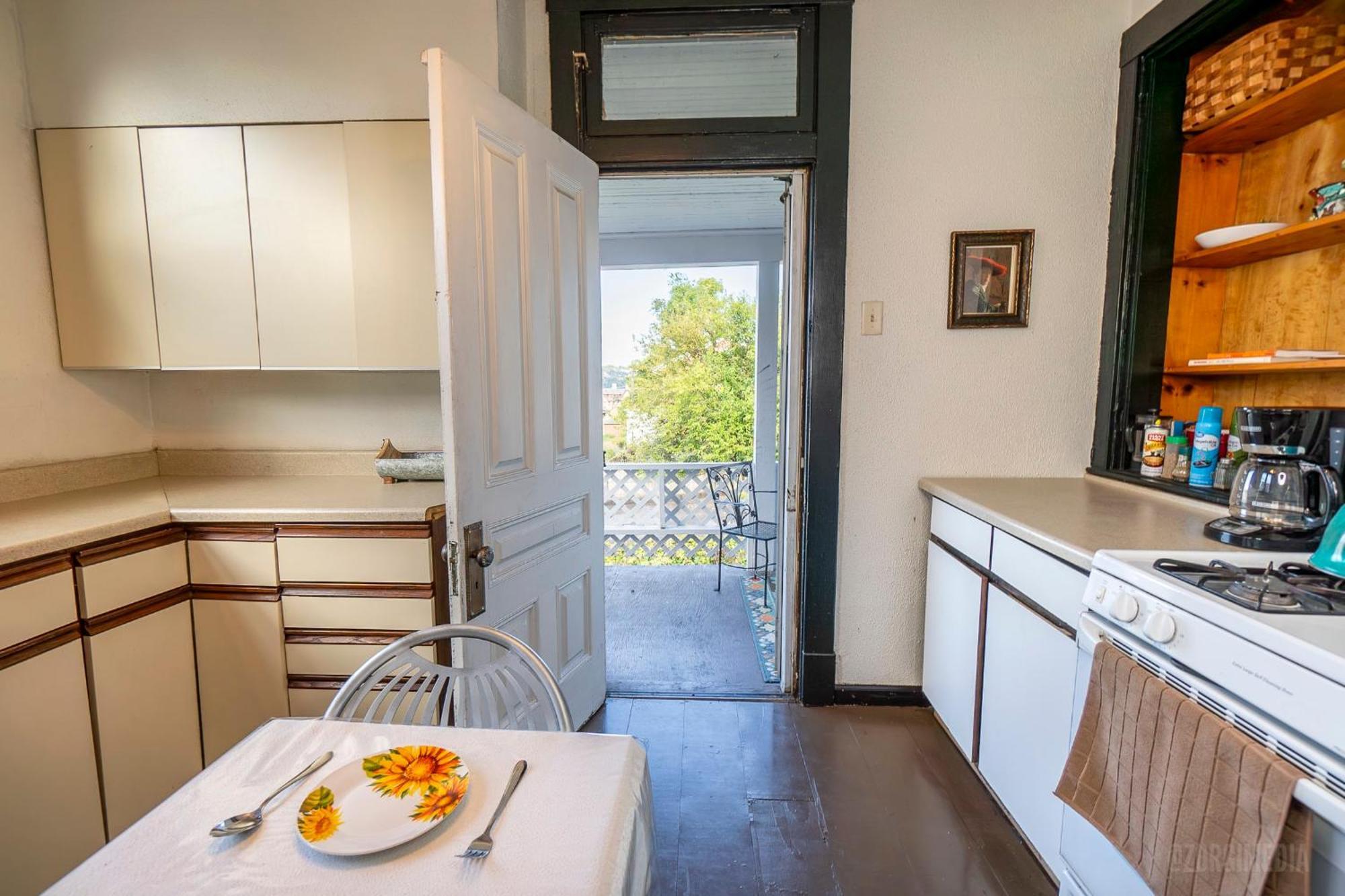 Parkside Paradise Elegant Victorian Just Steps From The Park Homestead